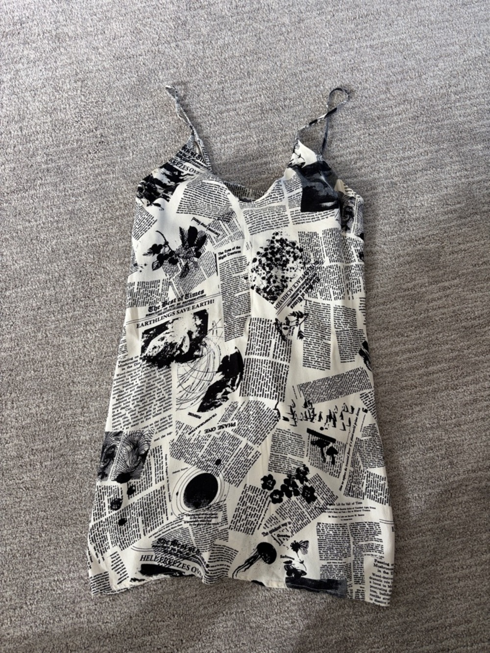 Reformation Ventura mini dress in newsprint - Picture 3 of 6